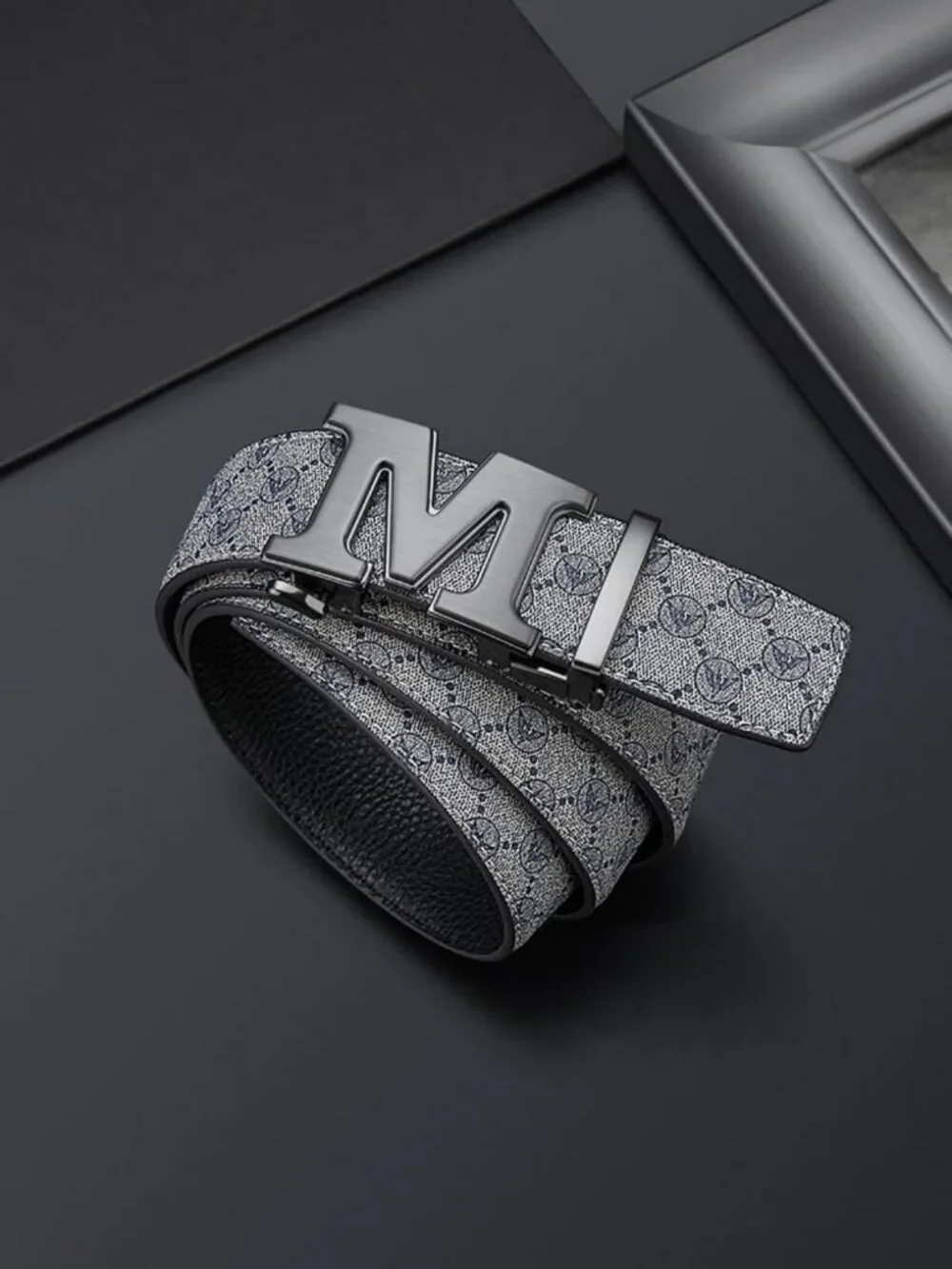 Stylish Men's Belt with Letter M Buckle | Durable Leather, Minimalist Design